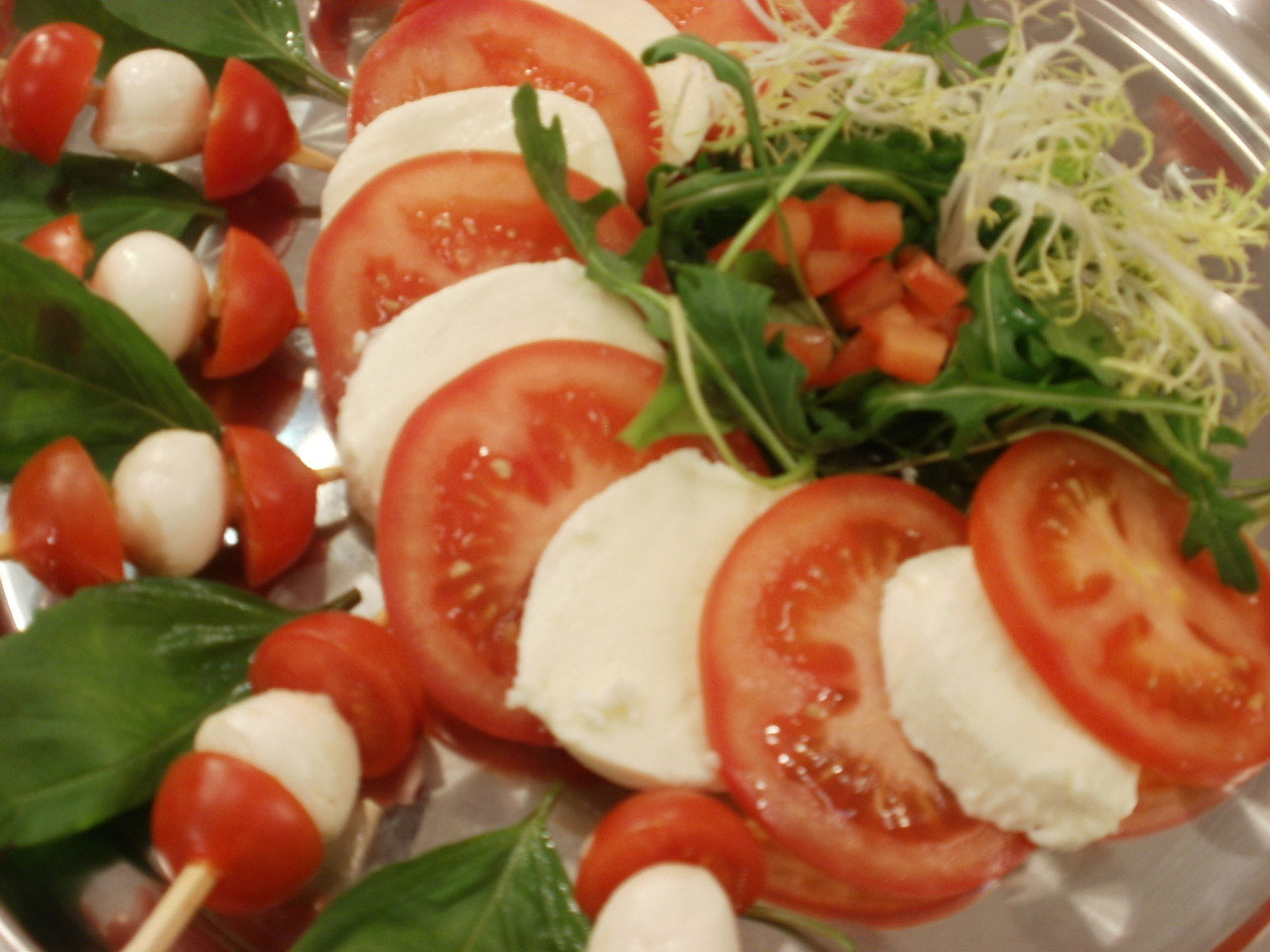 Platte: Tomaten-Mozzarella mit Mozzarellasticks